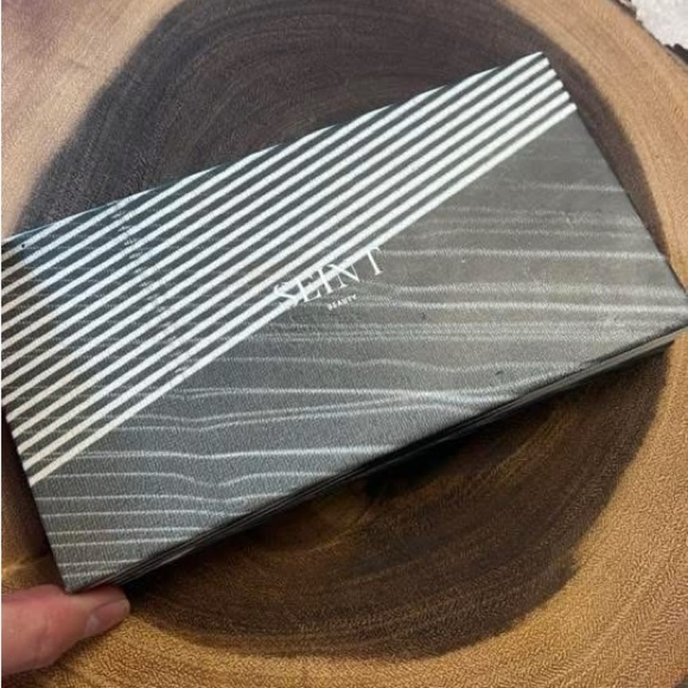 Seint IIID makeup Palette